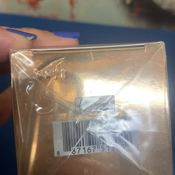 Estee Lauder RE-NUTRIV ULTIMATE LIFT REGENERATING YOUTH TREATMENT LOTION - Picture 6 of 7